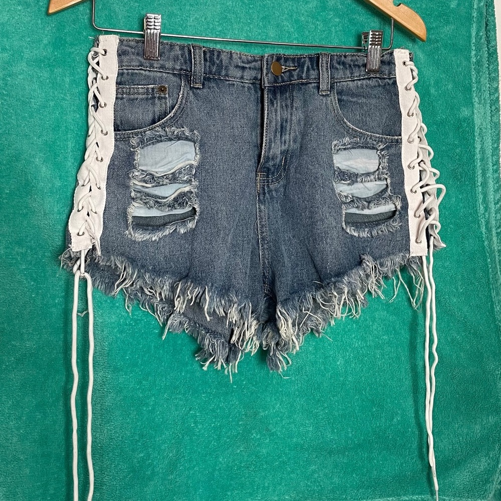 Hot & delicious laced shorts